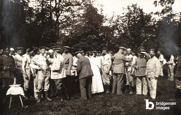 Soldats allemands recevant leur dose de vaccin