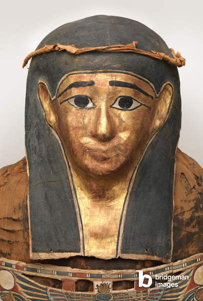 Image de la momie de Nesmin (détail du masque de momie avec couronne végétale), 200-30 av. J.-C., Période ptolémaïque égyptienne (332-30 av. J.-C.) / égyptien