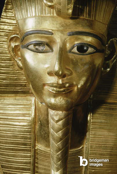 Image d'un masque funéraire en or provenant de la sépulture de Psusennes I