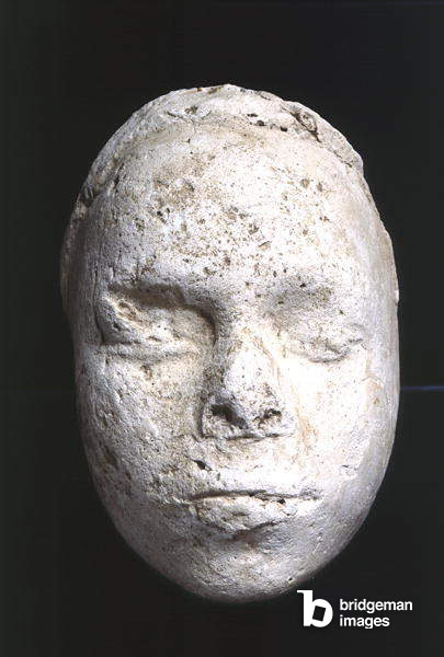 Image de Masque masculin, peut-être l'étude d'un sculpteur, provenant de Tell El-Amarna, vers 1353-1295 avant J.-C.