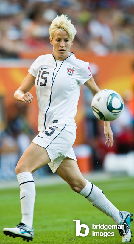 La joueuse de football américaine Megan Rapinoe en action lors du Championnat du monde en Allemagne, 2011