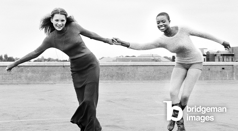 Lorraine Pascale and Kate Moss, 1991 (b/w photo), Day, Corinne (1962-2010) / Private Collection / Estate of Corinne Day. All rights reserved 2022 / Bridgeman Images
