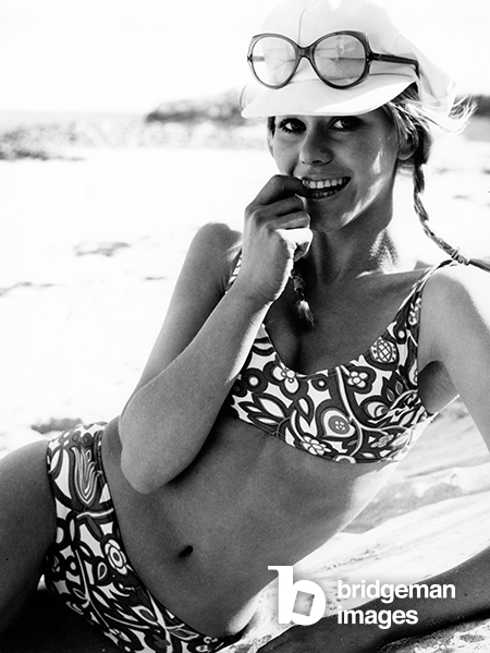 Model in Bikini on beach in Kenya, 1960 (b/w photo), John Cole, (1923-95) / Private Collection / © John Cole Archive. All rights reserved 2022 / Bridgeman Images
