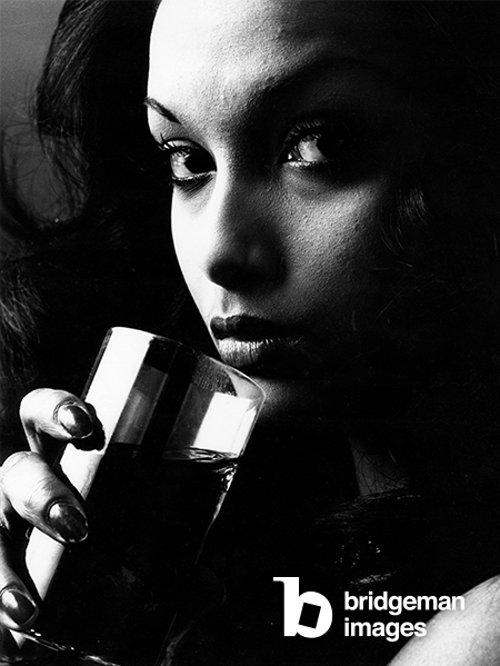 Shakira Baksh, Lady Caine Rum Advert, 1960s (b/w photo), John Cole, (1923-95) / Private Collection / © John Cole Archive. All rights reserved 2022 / Bridgeman Images