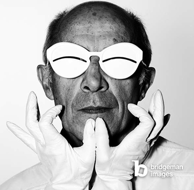 Andre Courreges, French fashion designer, Paris (b/w photo) © Brian Griffin. All rights reserved 2022 / Bridgeman Images