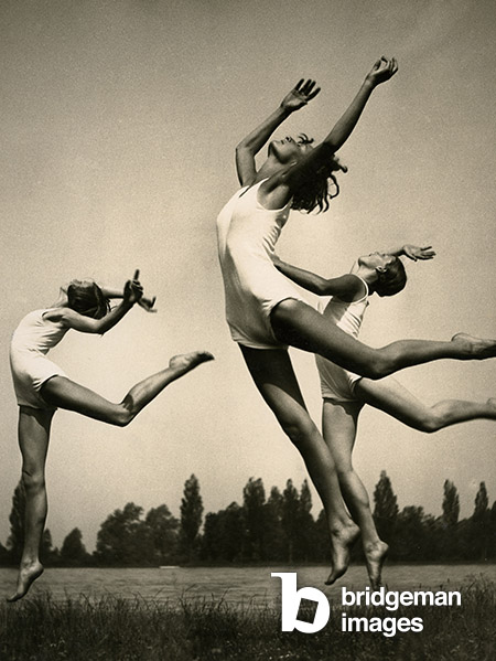Photography black and white, women jumping and dancing