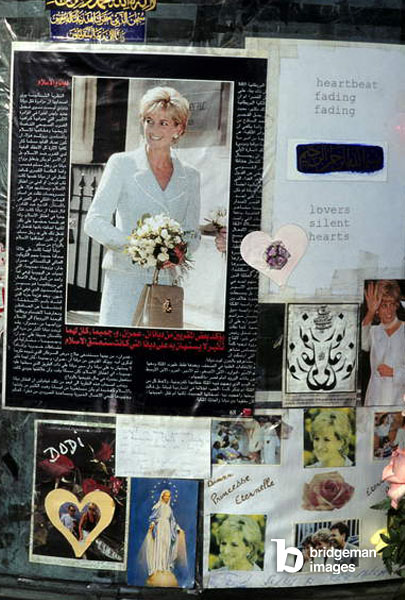 Image de Diana, Princesse de Galles, Limot, Hommage de deuil à Lady Di sur le lieu de sa mort (accident de voiture le 31 août 1997 pont de l'Alma, Paris) 