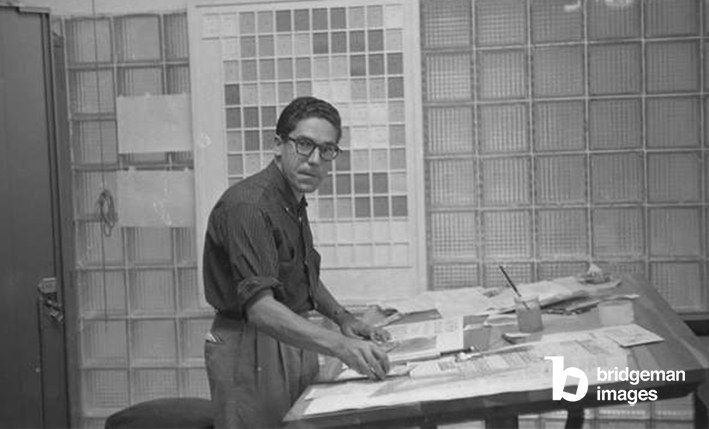 Carlos Cruz-Diez at the graphic studio of the magazine Momento, Caracas, Venezuela, 1957 (b/w photo) / Atelier Cruz-Diez, Paris, France / © Courtesy of Atelier Cruz-Diez Paris / Bridgeman Images