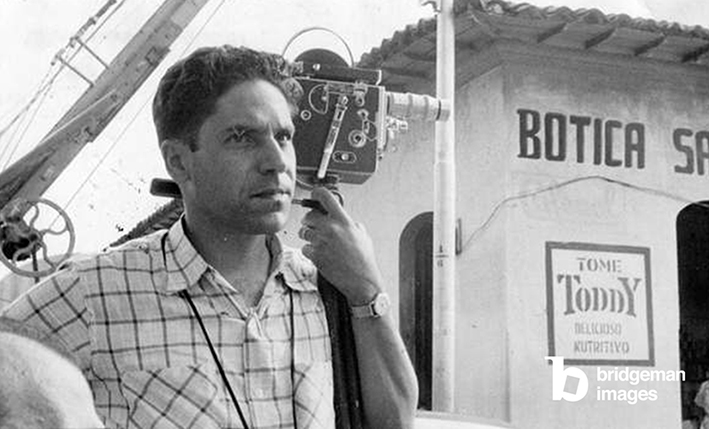 Carlos Cruz-Diez with his camera, San Francisco de Yare, Miranda State, Venezuela, 1952 (photo) / Atelier Cruz-Diez, Paris, France / © Courtesy of Atelier Cruz-Diez Paris / Bridgeman Images 