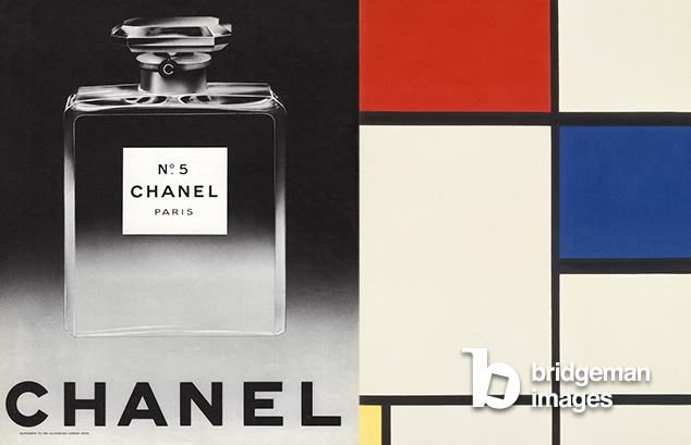 Foto Chanel No 5 Parfümflasche und Mondrians Werk Komposition mit Blau, Rot und Gelb