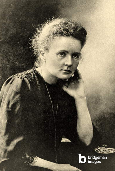Portrait of Marie Curie c.1901 (b/w photo), French photographer, (19th century) / Private Collection / Prismatic Pictures / Bridgeman Images