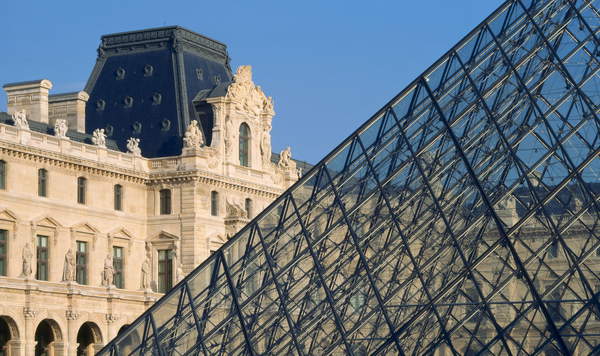 Ansicht der Louvre-Pyramide am Colbert-Pavillon, Ieoh Ming Pei in Zusammenarbeit mit Michel Macary und Jean-Michel Wilmotte, Louvre Museum, Paris 