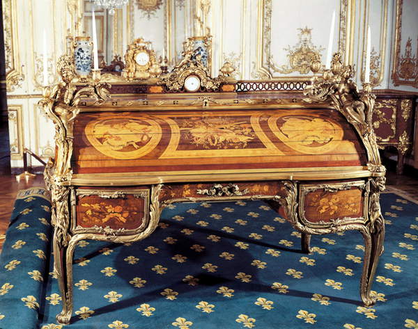 The king's desk (Louis XV style writing desk), Jean-Henri Riesener (1734-1806) / Palace of Versailles, France / © Iberfoto / Bridgeman Images