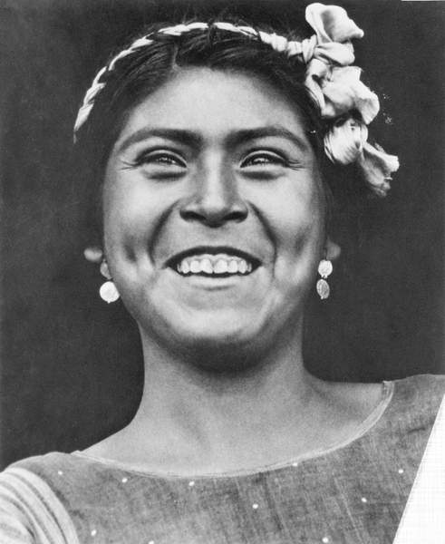 photo of Woman of Tehuantepec, Mexico, 1929 (b/w photo), Modotti, Tina (1896-1942) / © Galerie Bilderwelt / Bridgeman Images
