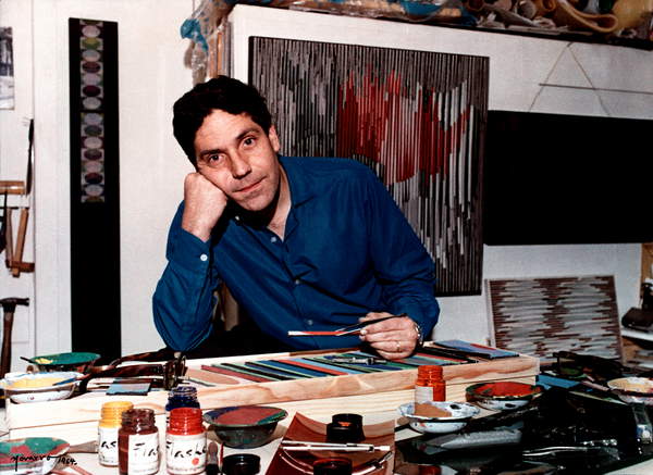 Carlos Cruz-Diez in seinem Atelier, Paris, Frankreich, 1964 (Foto), Carlos Cruz-Diez (1923-2019) / © Courtesy of Atelier Cruz-Diez Paris / Bridgeman Images