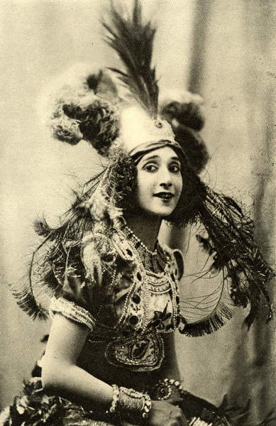 Image de Tamara Karsavina dans la première production de L'Oiseau de Feu de Stravinsky. Danseuse russe (1885- ?), © Lebrecht Music Arts / Bridgeman Images 