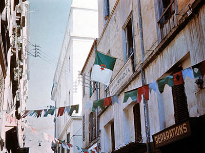 Algériens célébrant l'indépendance de l'Algérie à Alger le 5 juillet 1962 Fin de la guerre (photo) / Photo © AGIP / Bridgeman Images