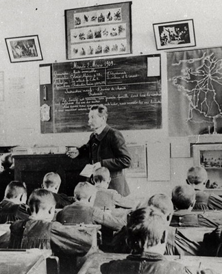 Classe d’arithmétique dans une école primaire, Orme, 2 mars 1909, photo