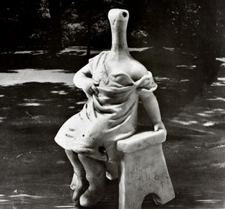 Première photo pour le 9 rue d'Astorg - Dora Maar - 1936 - Vera & Arturo Schwarz Collection of Dada and Surrealist Art, Israel Museum, Jerusalem
