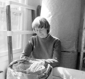 Anne Truitt dans son atelier - John Gossage - c.1979 - Photographie noir & blanc -  collection particulière