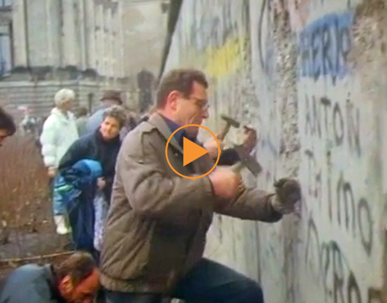 La Chute du Mur de Berlin, 1989 / Bridgeman Art Library
