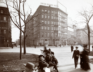 MNY381774 The Union Square Hotel at Union Square East and 15th, New York, 1905 (silver gelatin print) by Byron Company/ Museum of the City of New York, USA