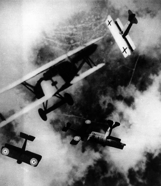 First World War 1914-1918: Aircraft types of the time, the English SE-5 and the German Fokker D-7, -in “The History of Aeronautics”, 1938., Unknown photographer, (20th century) Photo © Leonard de Selva / Bridgeman Images