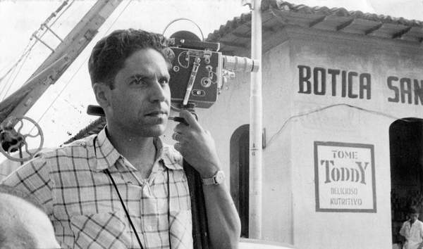 Carlos Cruz-Diez mit seiner Kamera, San Francisco de Yare, Bundesstaat Miranda, Venezuela, 1952 (Foto) / © Courtesy of Atelier Cruz-Diez Paris / Bridgeman Images