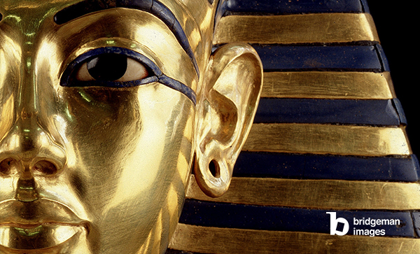 Dettaglio della maschera funeraria di Tutankhamon, Tebe - Museo d'Egitto, Cairo, Scuola Egizia / Museo Nazionale Egizio, Cairo, Egitto / Foto © Andrea Jemolo / Bridgeman Images