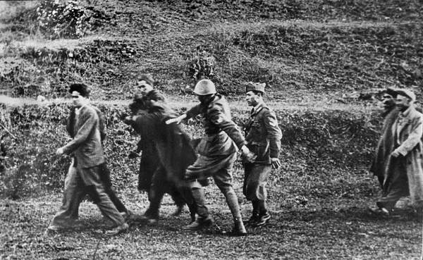 Members of the Yugoslavian resistance led to their execution by Italian soldiers, 1941 (b/w photo), Unknown photographer, (20th century) / Fototeca Gilardi / Bridgeman Images