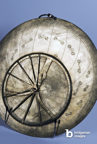 Astrolabe en cuivre, 1500, diamètre 24,7 cm, inv 1009 verso / © Veneranda Biblioteca Ambrosiana/Gianni Cigolini/Mondadori Portfolio / Bridgeman Images