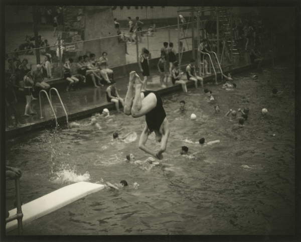 The Diver, Cascades Pool, 169th Street and Jerome Avenue, The Bronx, USA, c.1920-38 (gelatin silver photo), Irving Browning, (1895-1961) / Collection of the New-York Historical Society, USA / © New York Historical Society / Bridgeman Images